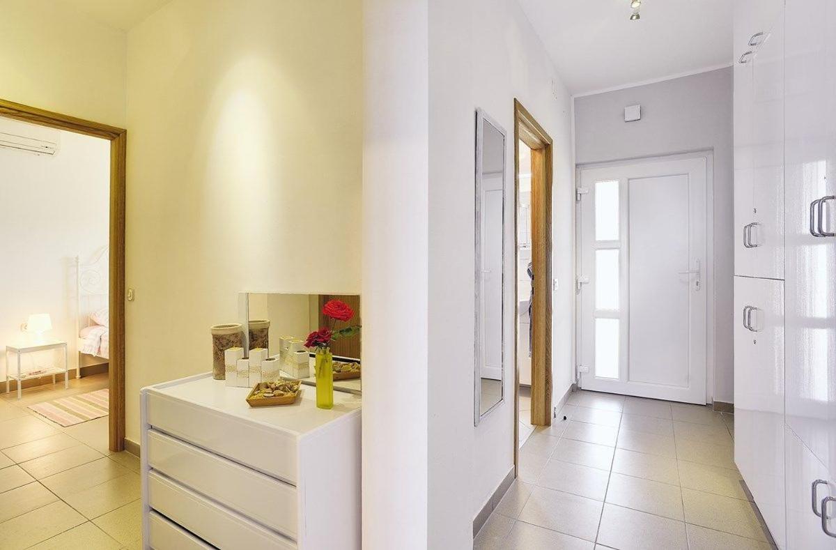 Apartment Lidija Ližnjan Buitenkant foto